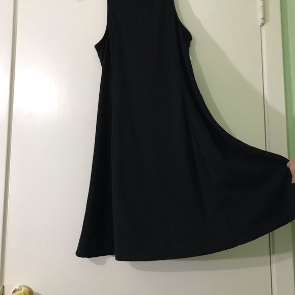 Old navy sleeveless black dress - Picture 3 of 6